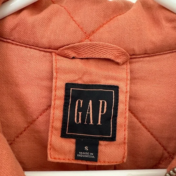 Woman’s orange quilted jacket from the Gap - Picture 4 of 4